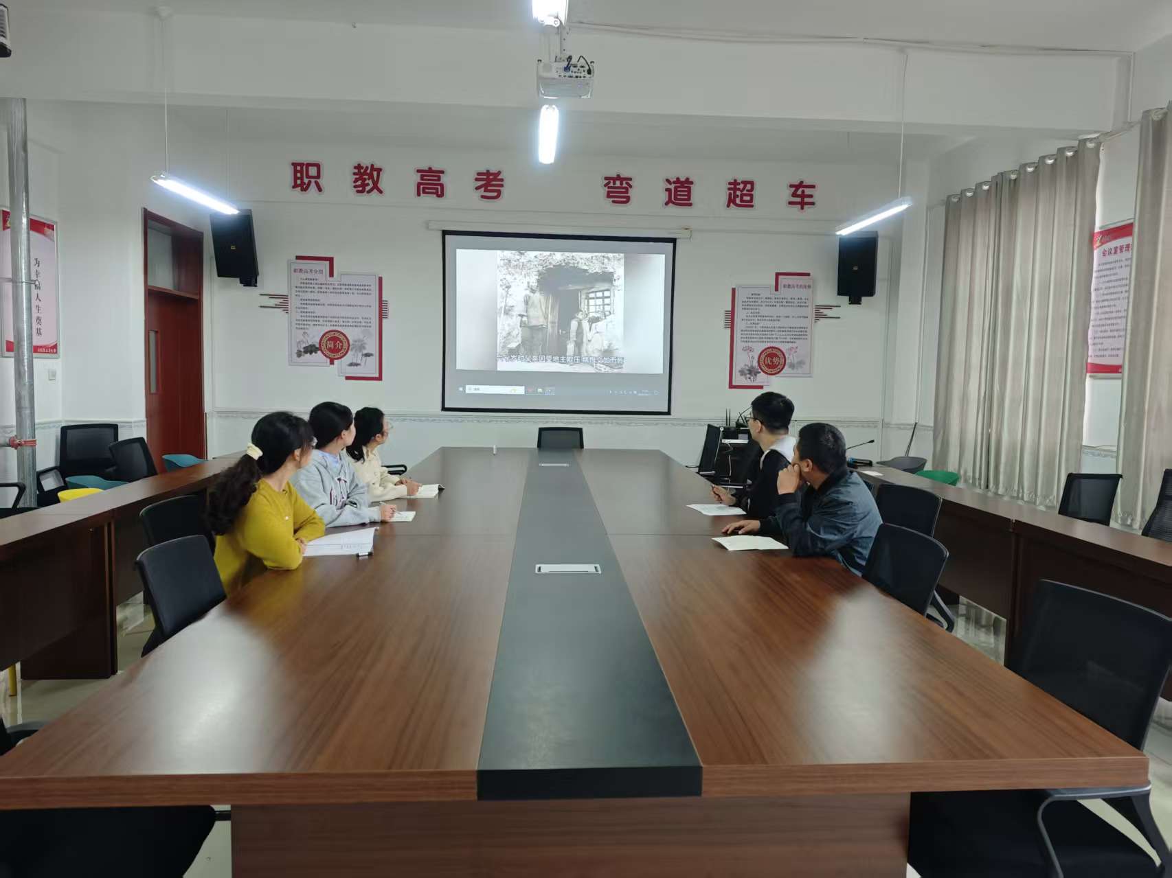 图片三.jpg 图片三.jpg