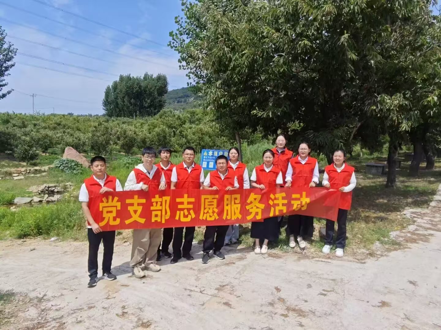 深学细悟强党性   为民服务勇担当